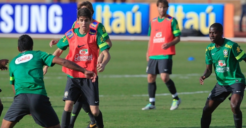 05.set.2013 - Oscar durante treinamento da seleção brasileira