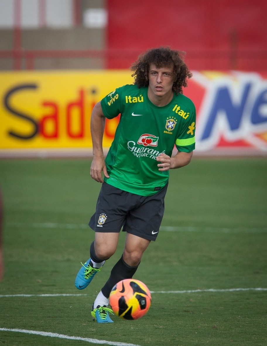 06.set.2013 - David Luiz durante treinamento da seleção brasileira antes do amistoso contra a Austrália