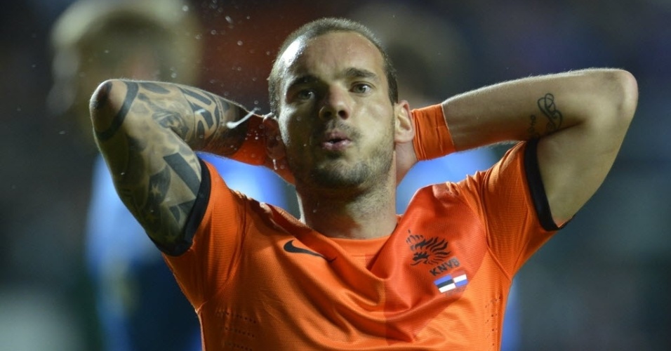 06.set.2013 - Sneijder lamenta chance perdida na partida da seleção da Holanda contra a Estônia pelas Eliminatórias da Copa