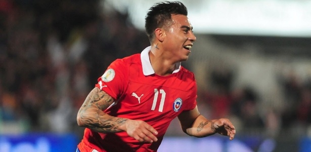 Vargas marcou os dois gols do Chile em amistoso contra a Espanha - AFP PHOTO / CLAUDIO SANTANA