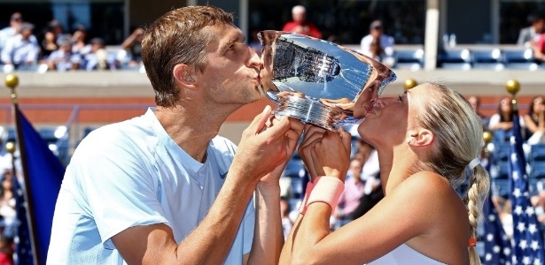 Max Mirnyi e Andrea Hlavackova conquistaram o título de duplas mistas do Aberto dos EUA de 2013 - AFP
