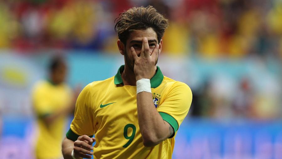 Alexandre Pato comemora o seu gol em amistoso do Brasil contra Austrália, em 2013 - REUTERS/Paulo Whitaker