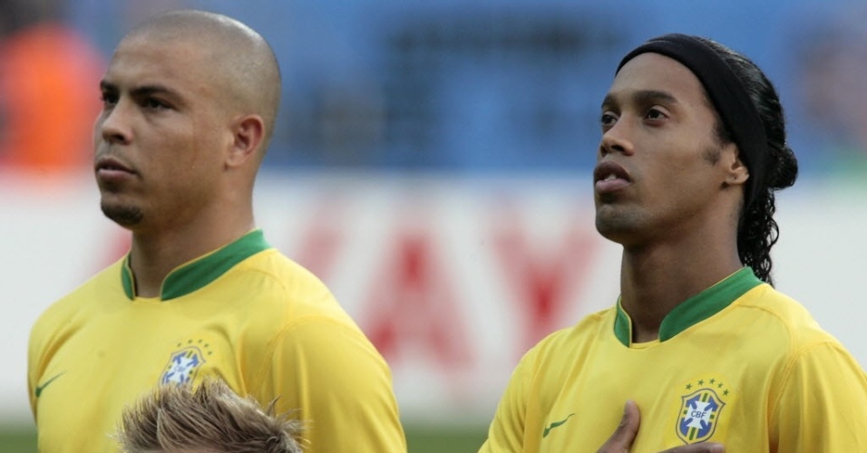 01.06.2006 - França venceu o Brasil de Ronaldo (e) e Ronaldinho Gaúcho (d) por 1 a 0 na Copa do Mundo de 2006