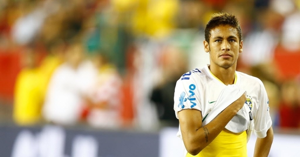 10.09.13 - Neymar faz aquecimento antes da partida entre Brasil e Portugal em Boston