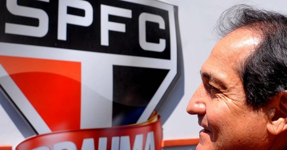 10.set.2013 - Muricy Ramalho chega ao São Paulo para sua apresentação como novo técnico do clube