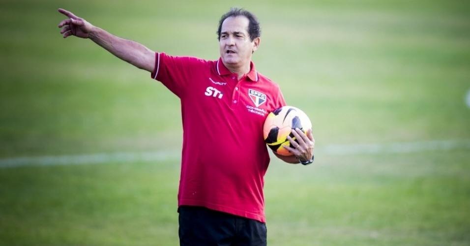 10.set.2013 - Muricy Ramalho comanda o primeiro treino no São Paulo após reassumir o comando da equioe após 4 anos
