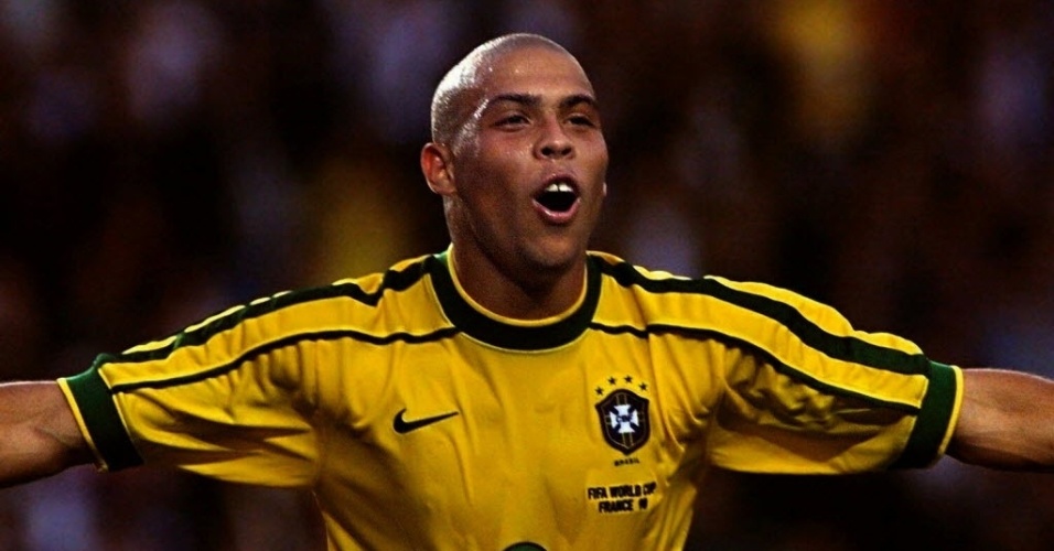 27.06.1998 - Com dois gols de Ronaldo, Brasil venceu o Chile por 4 a 1 nas oitavas de final da Copa do Mundo de 1998