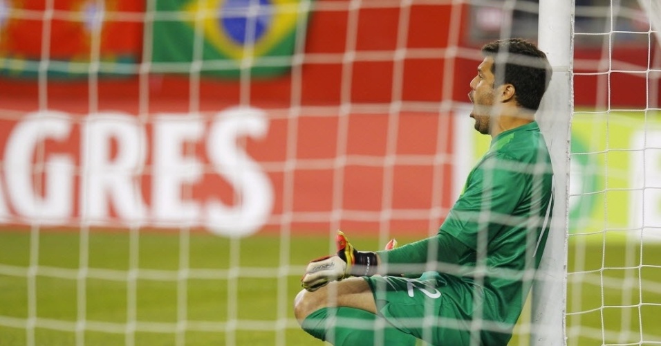10.09.13 - Julio Cesar vibra após gol do Brasil contra Portugal em amistoso nos EUA