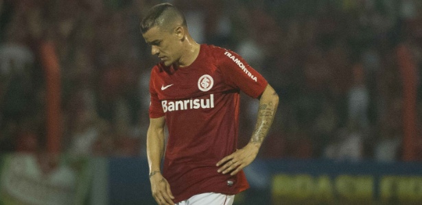 D"Alessandro acertou um soco em Willians durante treinamento do Internacional em Santa Catarina - Vinicius Costa/Preview.com