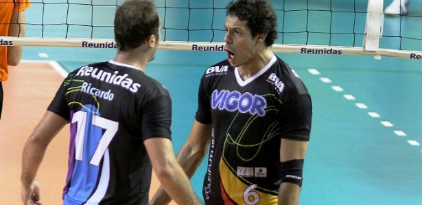 Ricardinho e Lorena atuaram juntos pela primeira vez no Vôlei Futuro, na temporada 2011/2012 - Divulgação/CBV