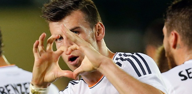 Bale comemora o seu primeiro gol pelo Real Madrid com coraçãozinho - EFE/Juan Carlos Cárdenas