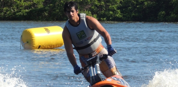 Bruno Jacob, campeão da Copa das Confederações de jet ski, cria os veículos com os quais compete - Divulgação