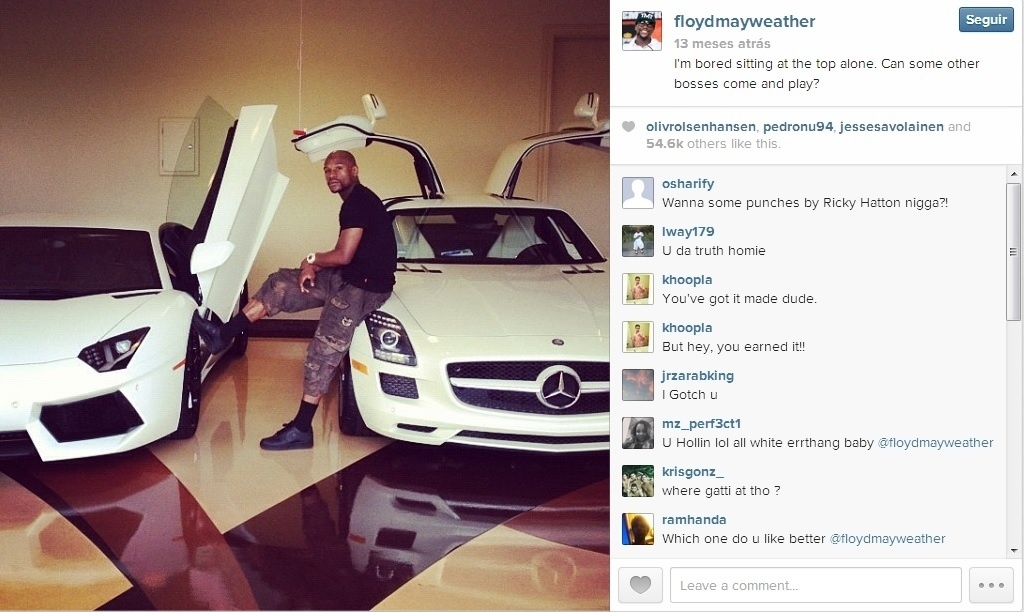 "Estou cansado de ficar sentado no topo sozinho. Será que outros chefes podem vir para brincar?", escreveu na foto em que exibe seus carrões - Reprodução/Instagram/floydmayweather