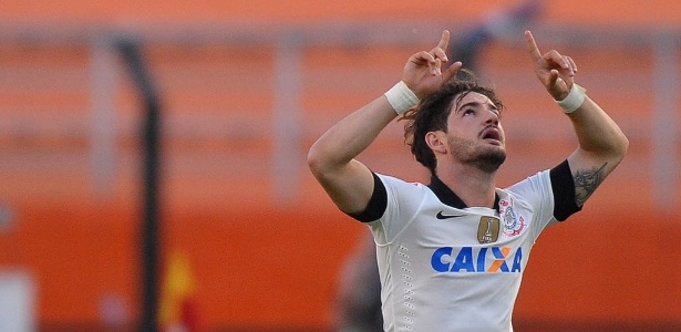 Passagem de Pato pelo Corinthians durou pouco mais de um ano, mesmo período de Jadson no SP - Reinaldo Canato/UOL