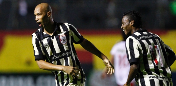 Atacante Dinei tem 11 gols com a camisa do Vitória neste Campeonato Brasileiro - Felipe Oliveira/AGIF