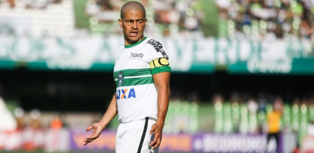 Alex trabalhou com Celso Roth em 2001, quando ainda defendia o Palmeiras - JOKA MADRUGA/FUTURA PRESS/FUTURA PRESS/ESTADÃO CONTEÚDO