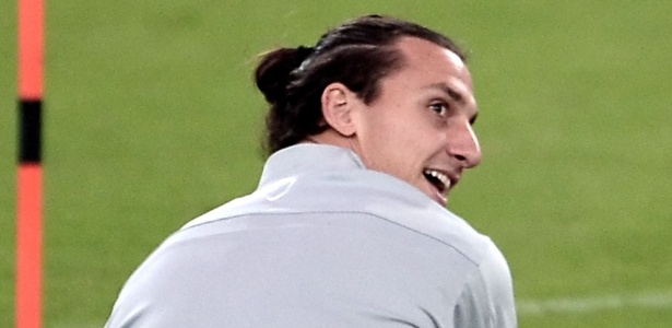 Zlatan Ibrahimovic irá receber cerca de R$ 45 milhões anuais com o novo contrato  - Aris Messinis/AFP