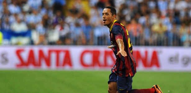 Recuperado, brasileiro Adriano voltou a treinar normalmente no Barcelona - Jorge Guerrero / AFP