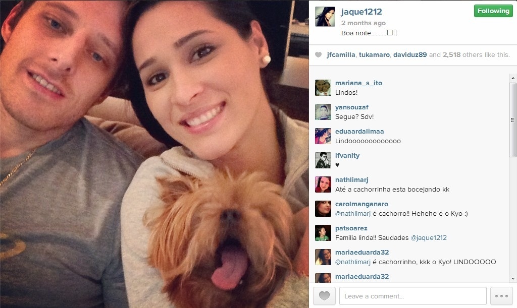 O casal do vôlei Jaque e Murilo posam com seu Yorkshire de estimação, o Kyo - Reprodução/Instagram