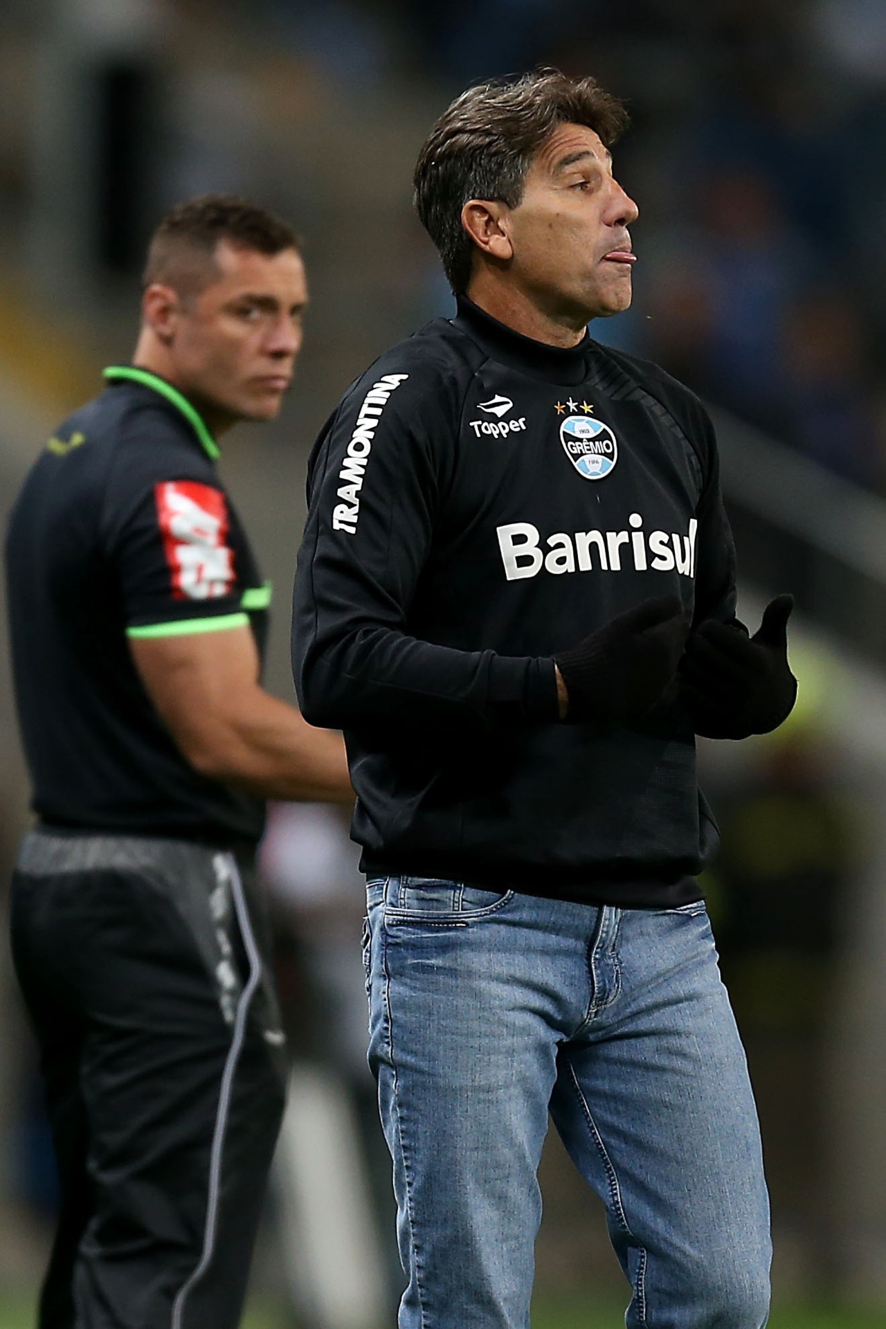 18.set.2013 - Renato Gaúcho gesticula no banco de reservas durante a partida do Grêmio contra o Santos pelo Brasileirão - Jefferson Bernardes/Preview.com