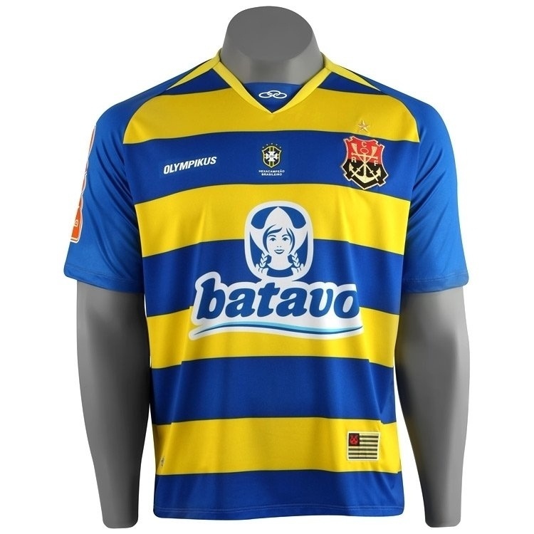 O Flamengo, conhecido em todo o mundo como um time rubro-negro, lançou uma camisa azul e amarela em 2010 - Divulgação/Olympikus