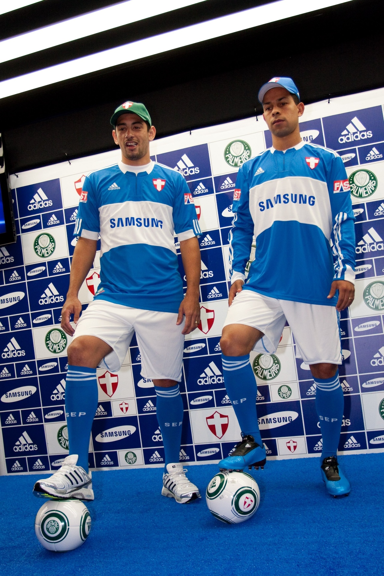 Palmeiras homenageou a Itália, país dos imigrantes que criaram o clube ainda como Palestra Itália, com uma camisa azul em 2009 - Fred Chalub/Folhapress