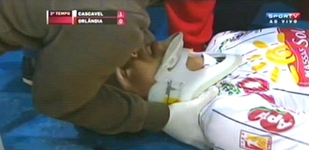 Boletim médico comunica que jogador não sofreu lesões cervicais e no crânio - Reprodução/Sportv
