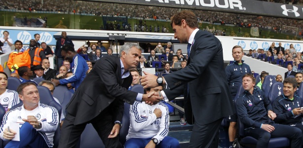 André Villas-Boas e Mourinho trabalharam juntos em três clubes - AFP PHOTO/ IAN KINGTON