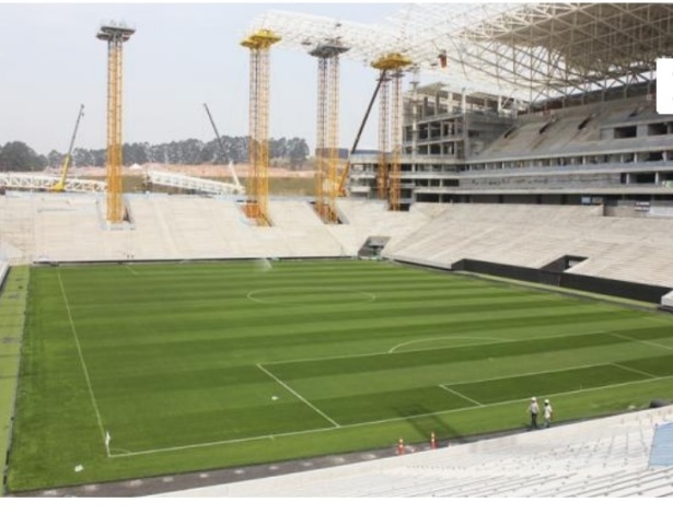 Estádio do Corinthians tem campo já demarcado