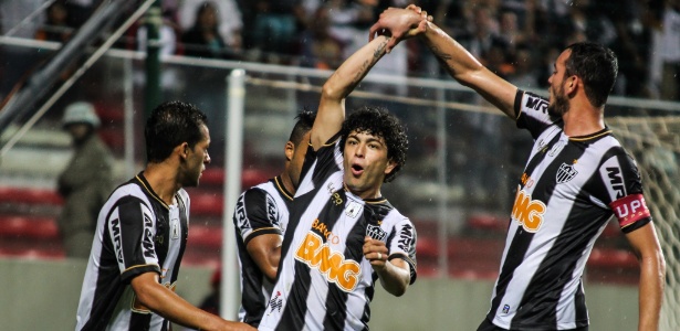 Jogadores do Atlético-MG comemoram gol marcado por Luan na vitória sobre o Santos no Independência - Agência Estado