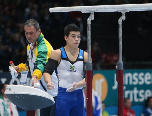 Brasileiro Sergio Sasaki ficou na quinta colocação no Individual Geral do Mundial na Antuérpia - RICARDO BUFOLIN / CBG