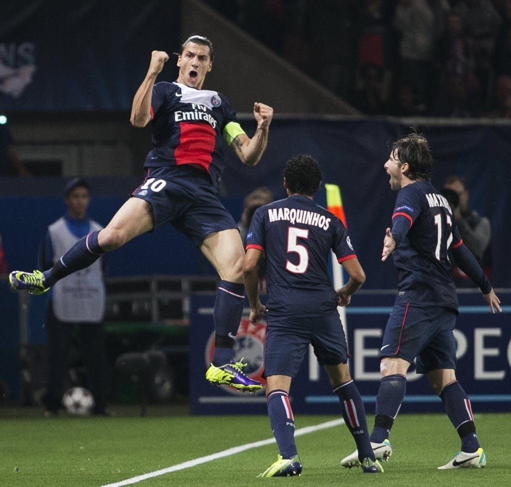 02.out.2013 - Zlatan Ibrahimovic comemora após abrir o placar para o PSG na partida contra o Benfica pela Liga dos Campeões - AFP PHOTO / FRANCK FIFE