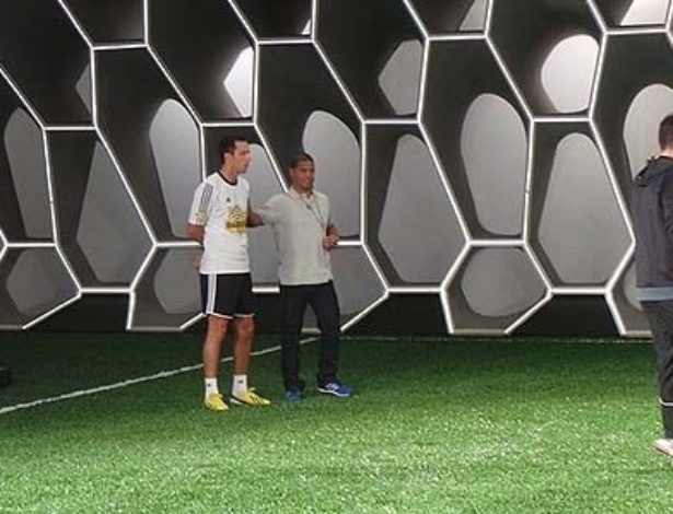 Marcelinho Carioca e Nenê conversam durante intervalo nas gravações do Futebol 360  - Reprodução/Facebook