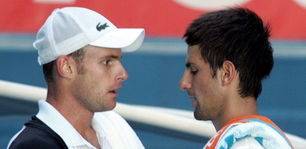 Andy Roddick e Novak Djokovic após duelo no Aberto da Austrália em 2009 - EFE/Stuart Milligan
