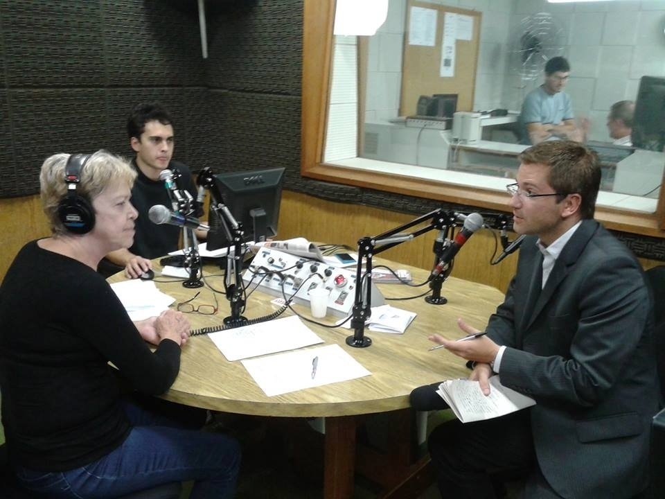 Atualmente, Regiani Ritter comanda o programa "Disparada do Esporte", na rádio universitária Gazeta AM - Arquivo pessoal