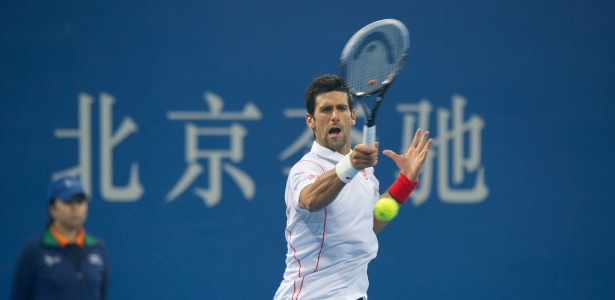 Djokovic bate na bola na vitória contra Gasquet pela semifinal do ATP 500 de Pequim - Ed Jones / AFP