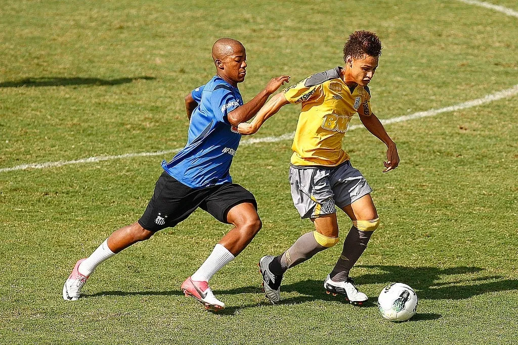 Victor Andrade e Neilton não estão sendo utilizados pelo técnico Claudinei Oliveira no Brasileirão - Divulgação/Santos FC