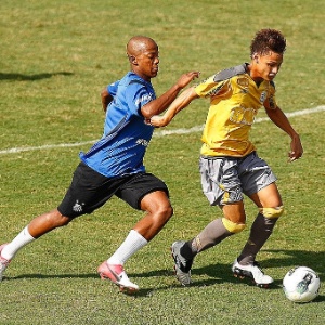 Victor Andrade e Neilton não estão sendo utilizados pelo técnico Claudinei Oliveira no Brasileirão - Divulgação/Santos FC