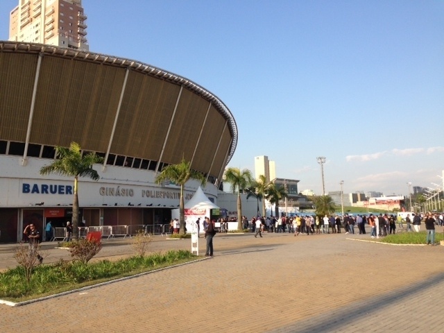 09.out.2013 - Fachada da Arena José Corrêa, em Barueri, momentos antes do início do UFC Fight Night 29 - José Ricardo Leite/UOL