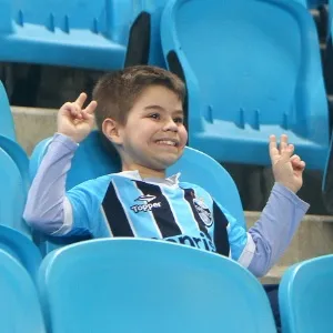 09.out.2013 - Torcida do Grêmio posa para foto antes de jogo contra o Cruciúma pelo Brasileirão - LUCAS UEBEL/GREMIO FBPA/Flickr Grêmio