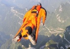 Paraquedista morre após praticar wingsuit na China