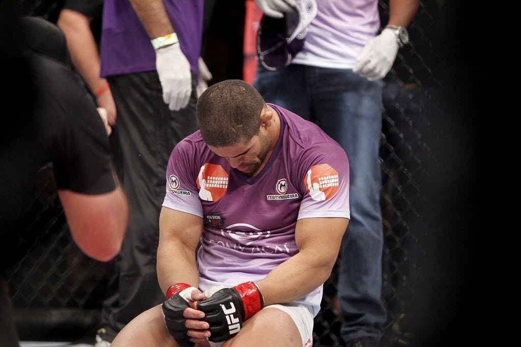 Toquinho vence Mike Pierce e comemora durante UFC Barueri - Reinaldo Canato/UOL
