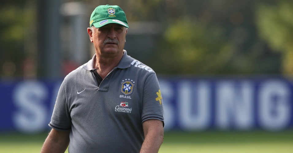10.out.2013 - Felipão comandou coletivo da seleção brasileira nesta quinta em Seul