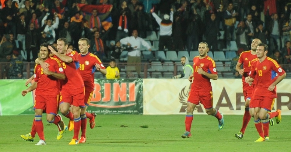 A 3 min do fim, Yura Movsisyan marcou o gol da vitória da Armênia, 2 a 1, contra a Bulgária. Torcida foi ao delírio. Não é para menos. O gol manteve a Armênia com chance de uma vaga na repescagem