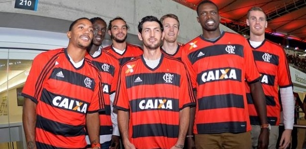Jogadores do Chicago Bulls comparecem ao jogo entre Flamengo e Internacional no Maracanã - Divulgação/NBA/IMX