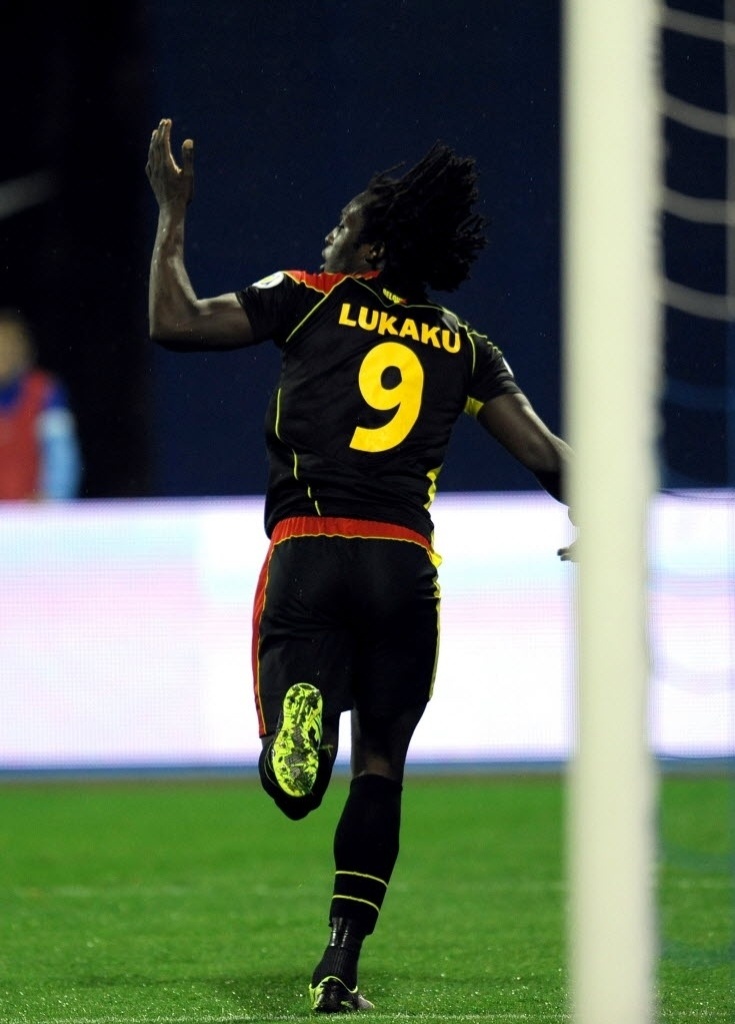Lukaku marca seu segundo gol no jogo contra a Croácia. Belga arrancou em velocidade, superando zagueiros e o goleiro