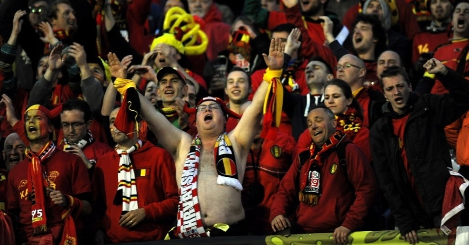 Torcedores belgas comemoram em Zagreb o segundo gol de Lukako