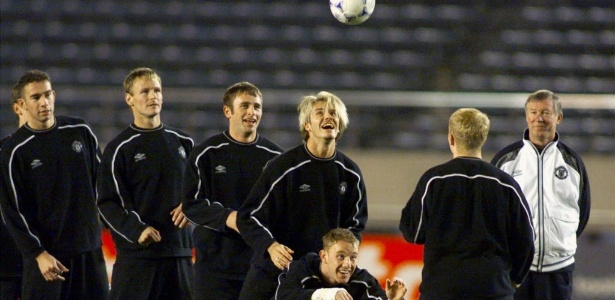Em 1999, Higginbotham (e) era companheiro de um cabeludo Beckham no Manchester United - Reuters
