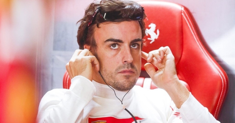12.out.2013 - Fernando Alonso se prepara para o treino classificatório do GP do Japão