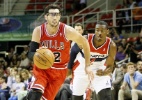 Reserva, Hinrich se adapta a nova função e mira título da NBA com o Bulls